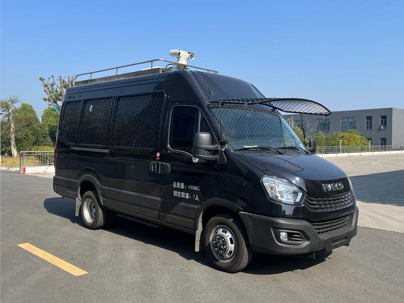 依維柯運兵車（7人）